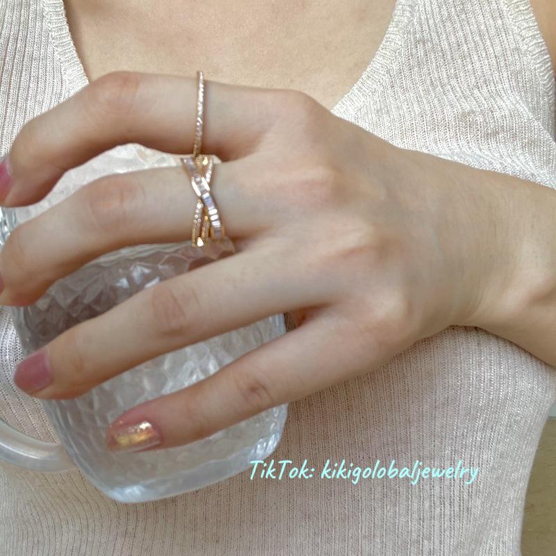 Cross gold ring