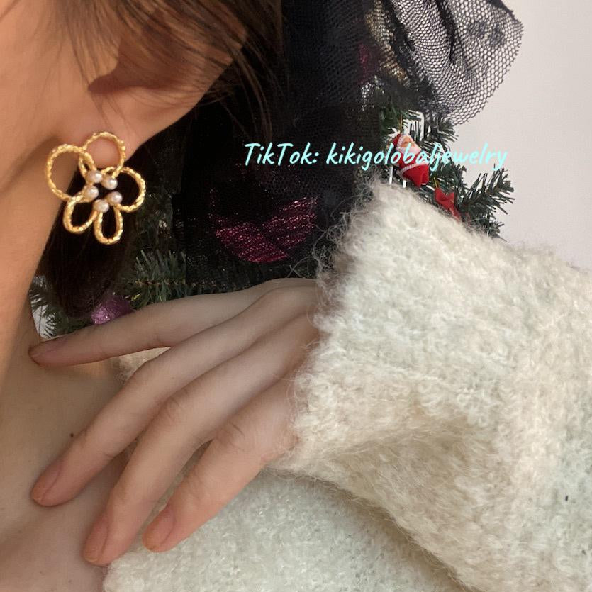 Hollow Flower Pearl Stamen Earrings