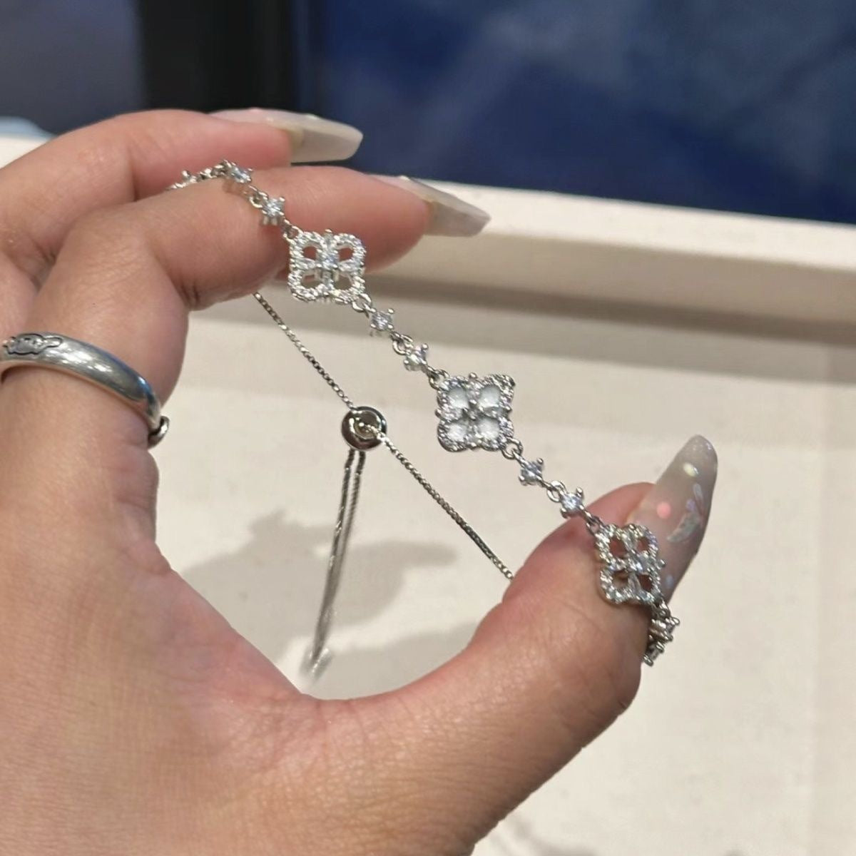 Four-leaf clover adjustable bracelet
