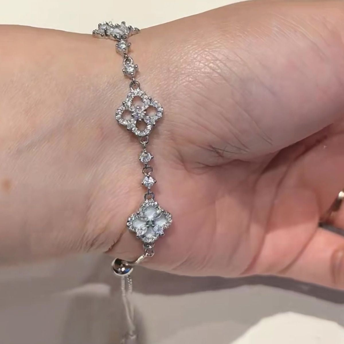 Four-leaf clover adjustable bracelet