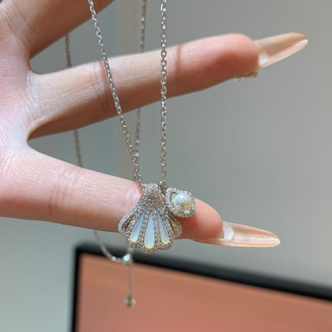 Shell and diamond pearl pendant necklace