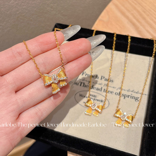 Zircon brushed bow necklace