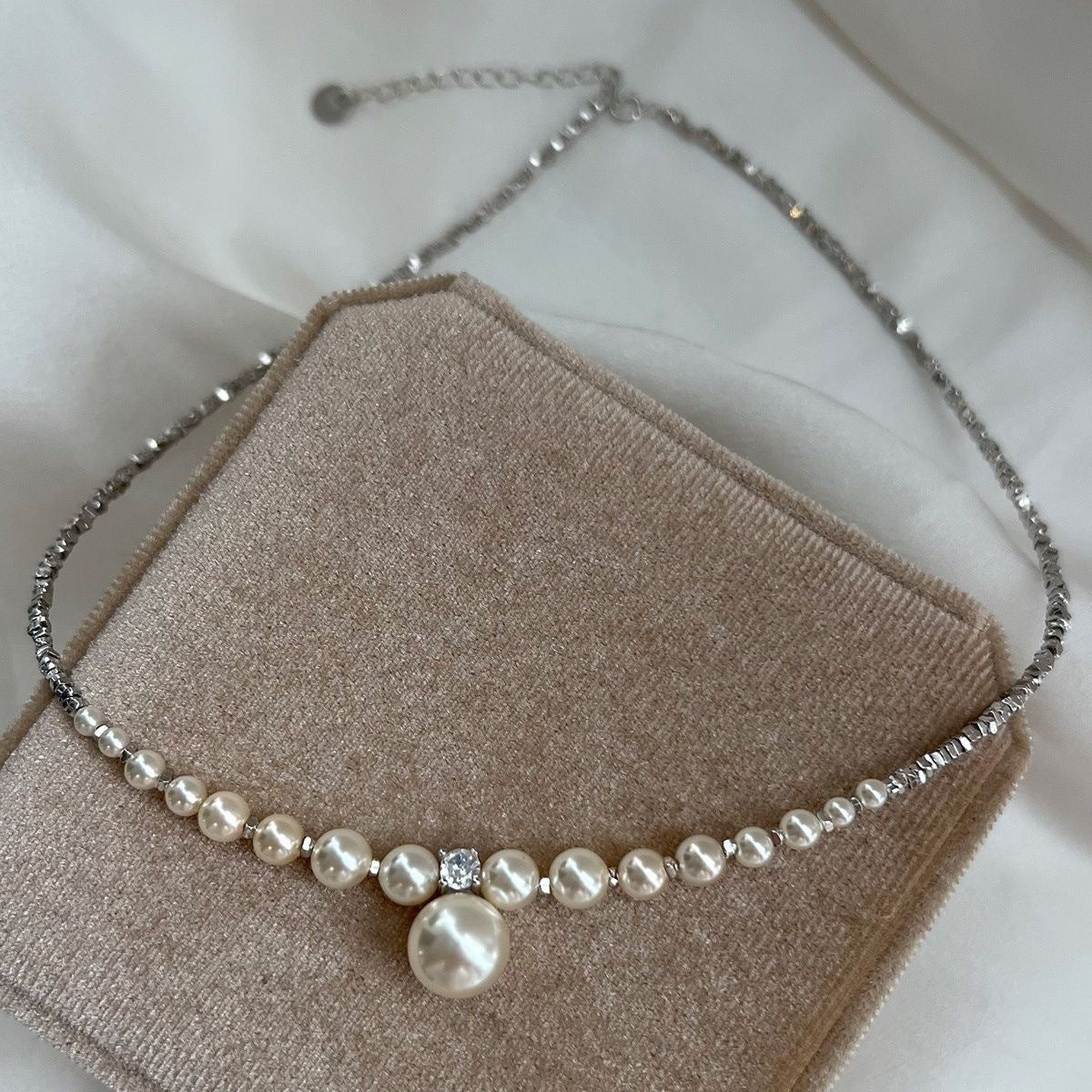 Swarovski round pearl necklace