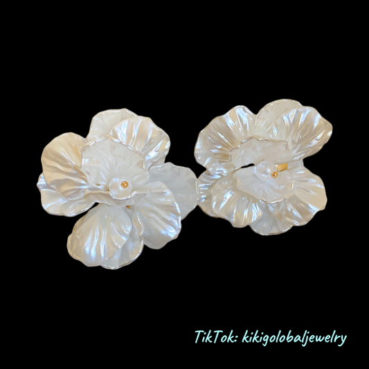 Silver Needle Resin Flower Earrings