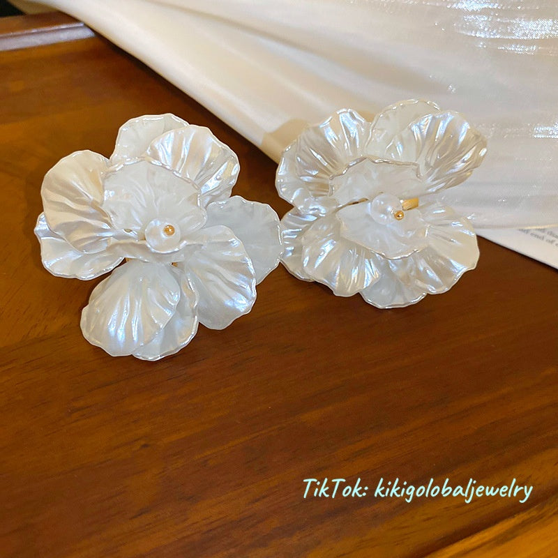 Silver Needle Resin Flower Earrings