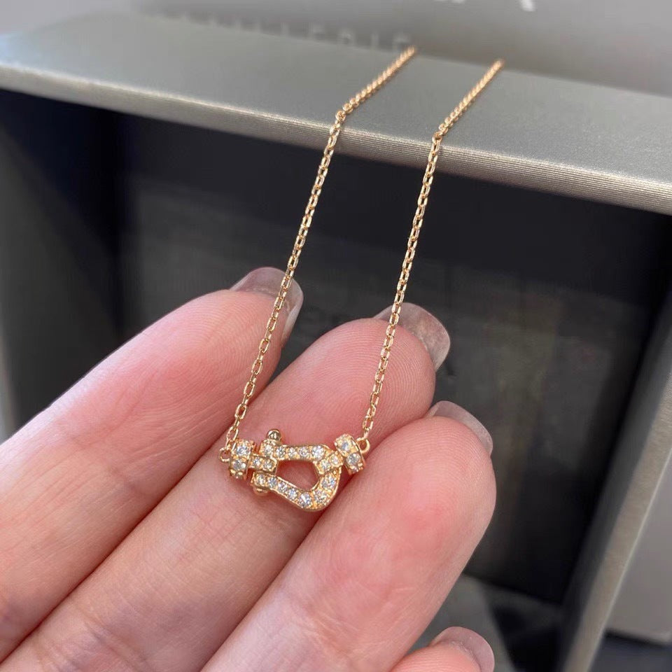 Horseshoe necklace