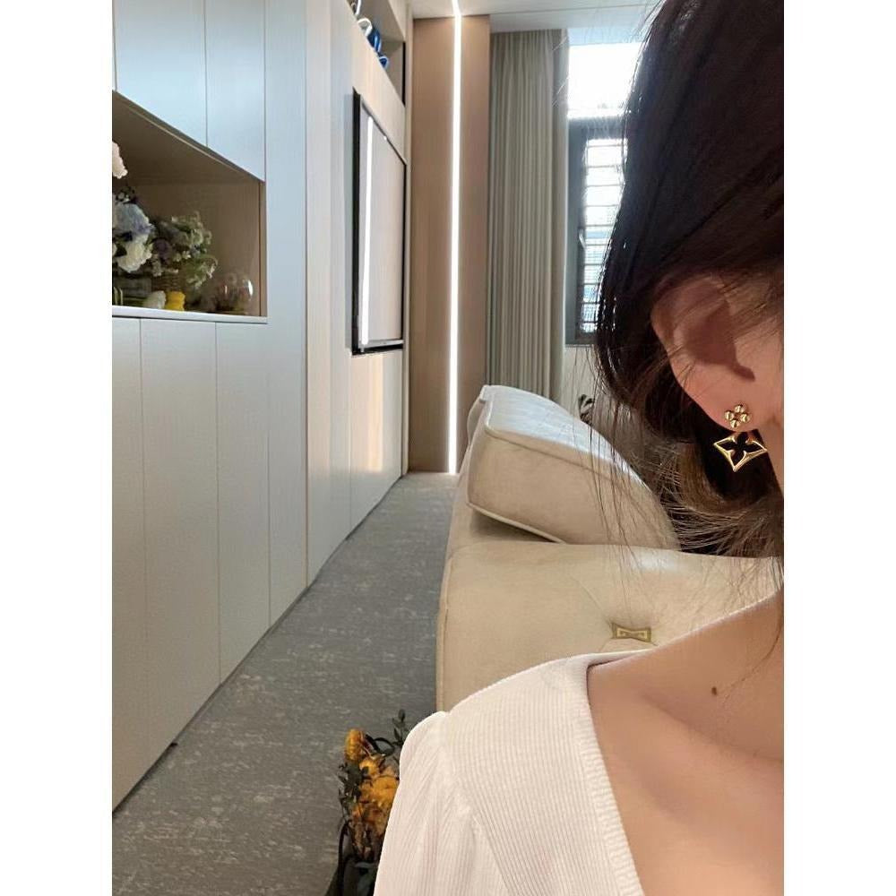 Hollow flower earrings