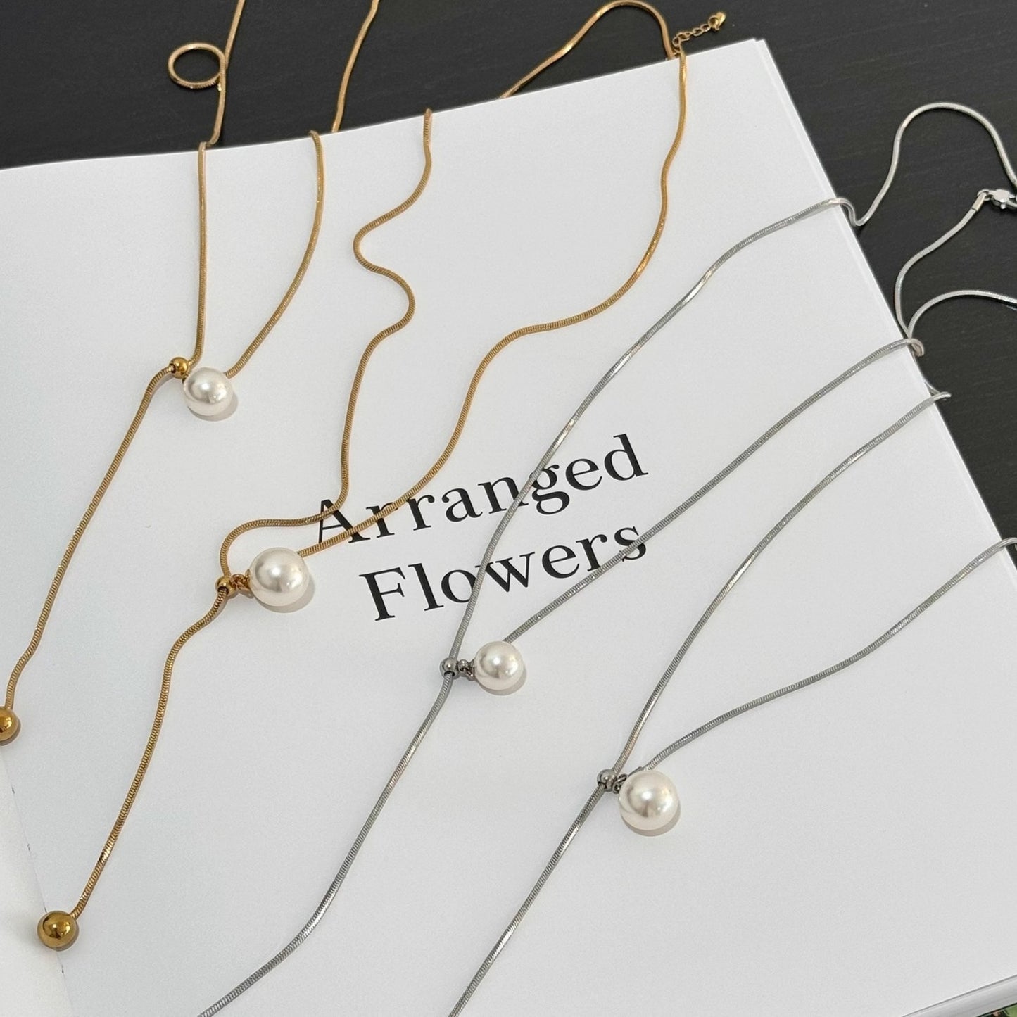 Pearl long pull-out necklace (sweater chain)