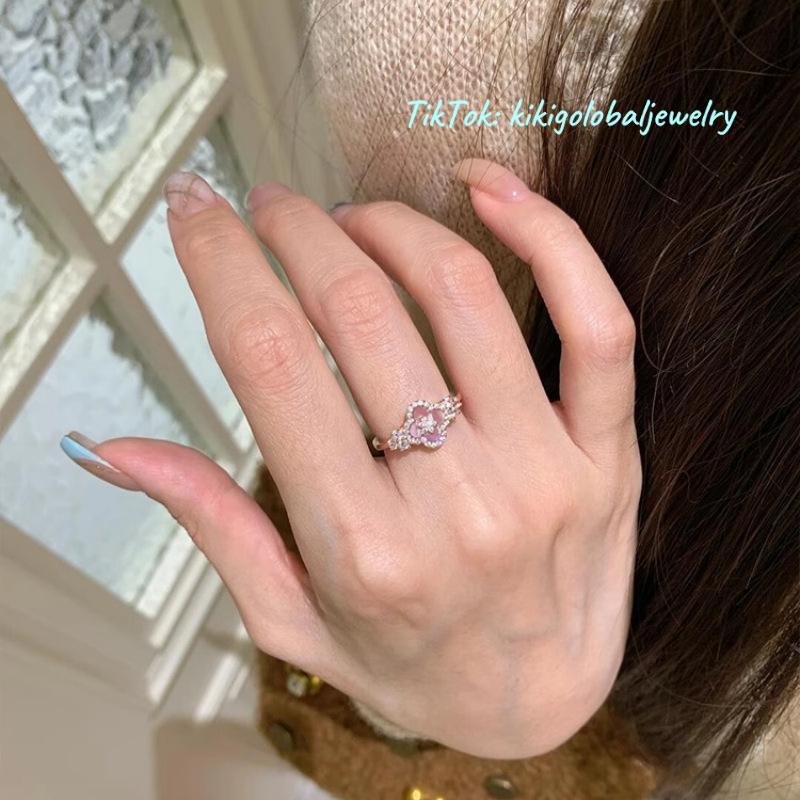 Four-leaf clover ring