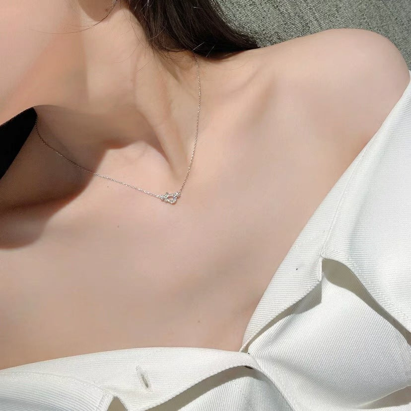 Horseshoe necklace