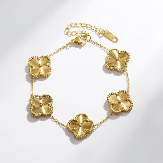 Four-leaf flower bracelet