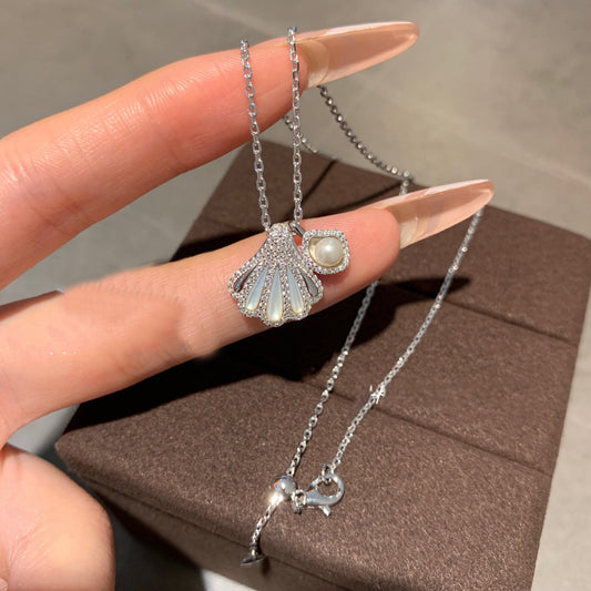 Shell and diamond pearl pendant necklace