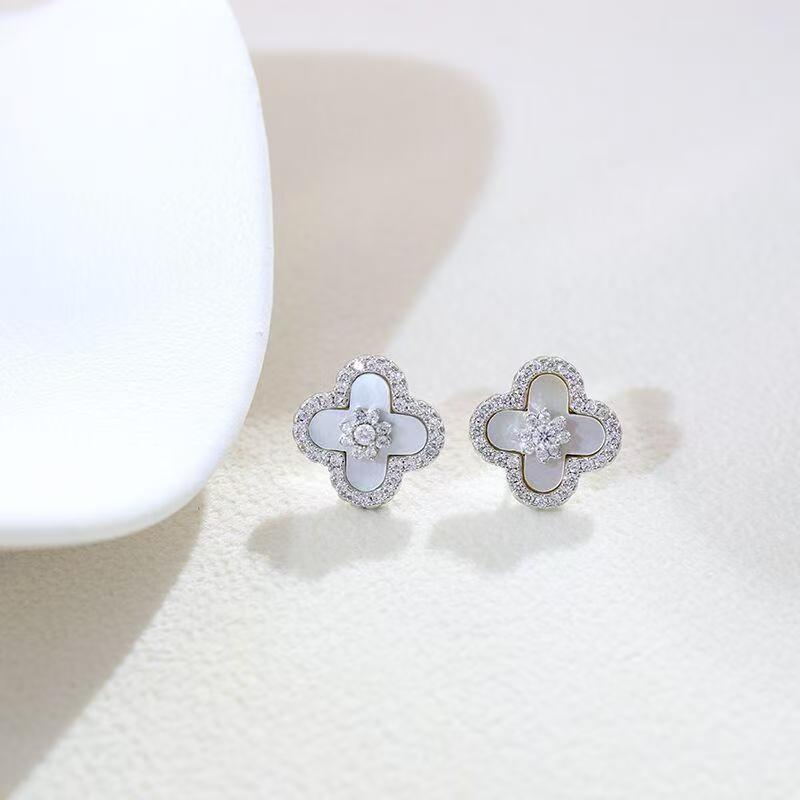 Four-leaf clover earrings (different colors)