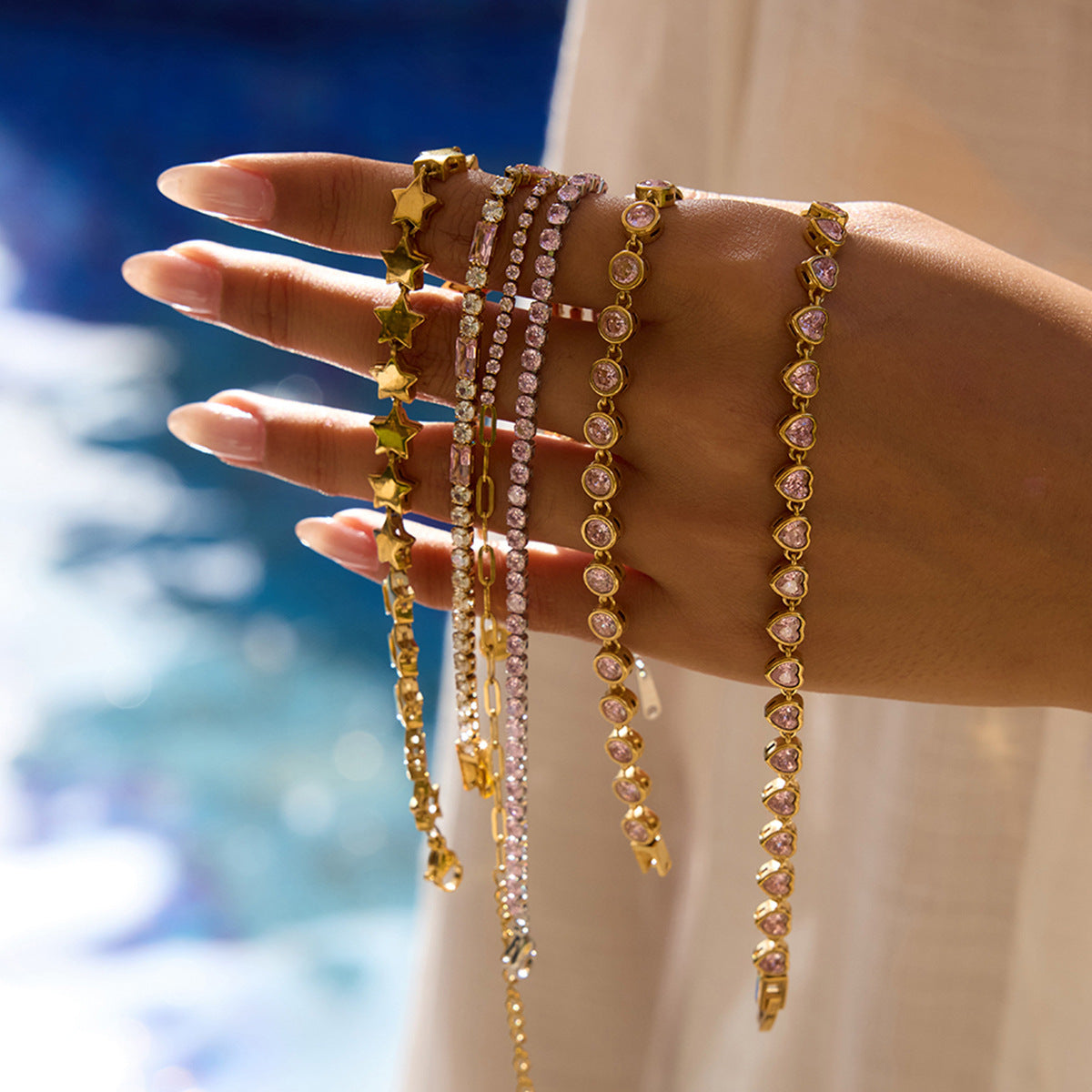 Stainless steel heart zircon bracelet does not fade