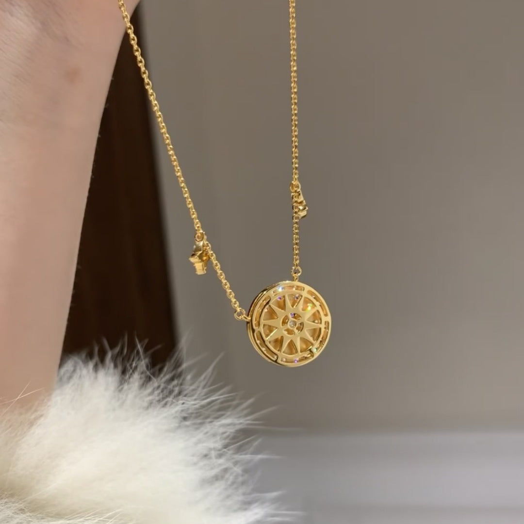 Flashing eight-pointed star compass necklace