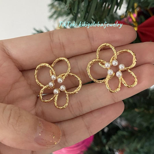 Hollow Flower Pearl Stamen Earrings