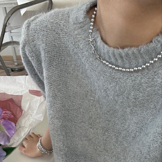 Silver-gray round bright pearl necklace