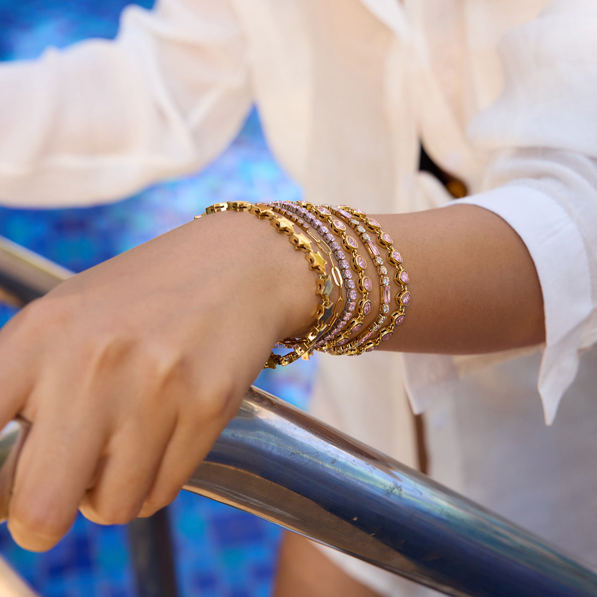 Stainless steel heart zircon bracelet does not fade