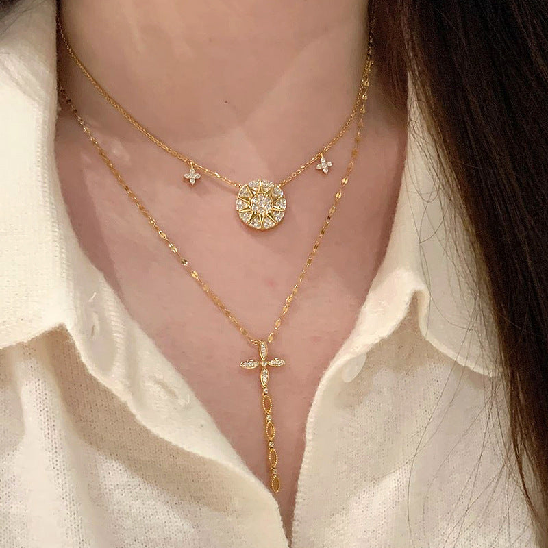 Flashing eight-pointed star compass necklace