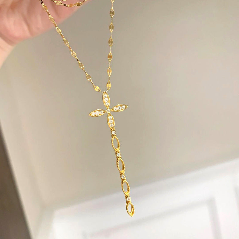 Flashing eight-pointed star compass necklace